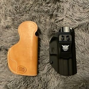 2 hand gun holsters